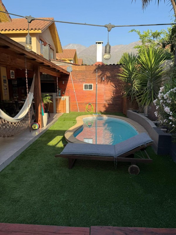 Hermosa Casa de 2 Pisos en Venta 4D3B+E!!!!