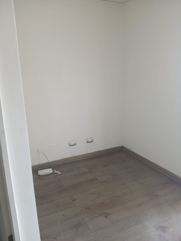 Vende Ofic 1 Privado-1Baño Metro Padre Hurtado