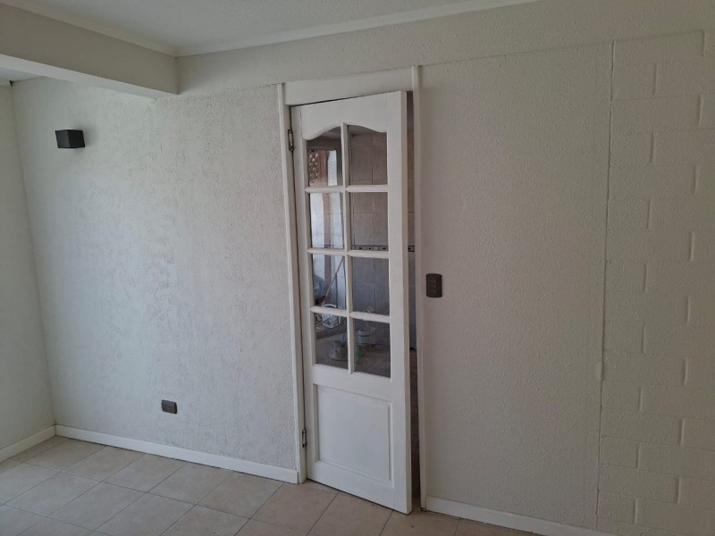 Hermosa Casa en Micro Barrio Con Porton Interno!!!