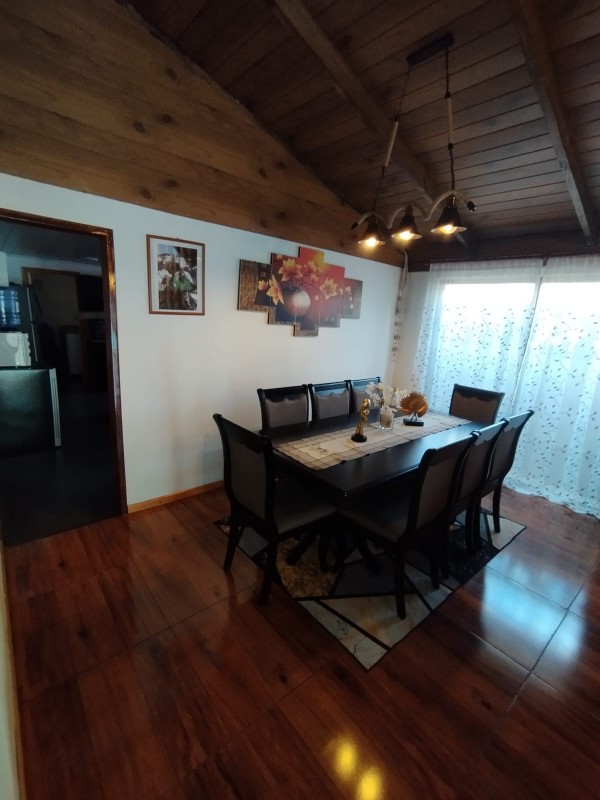 Hermosa y Amplia Casa 4D1B+E+B!!!