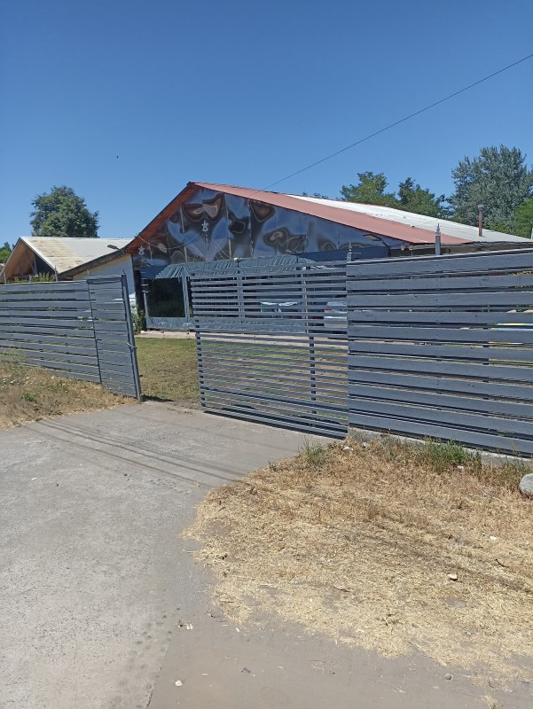 Hermosa y Amplia Casa 4D1B+E+B!!!