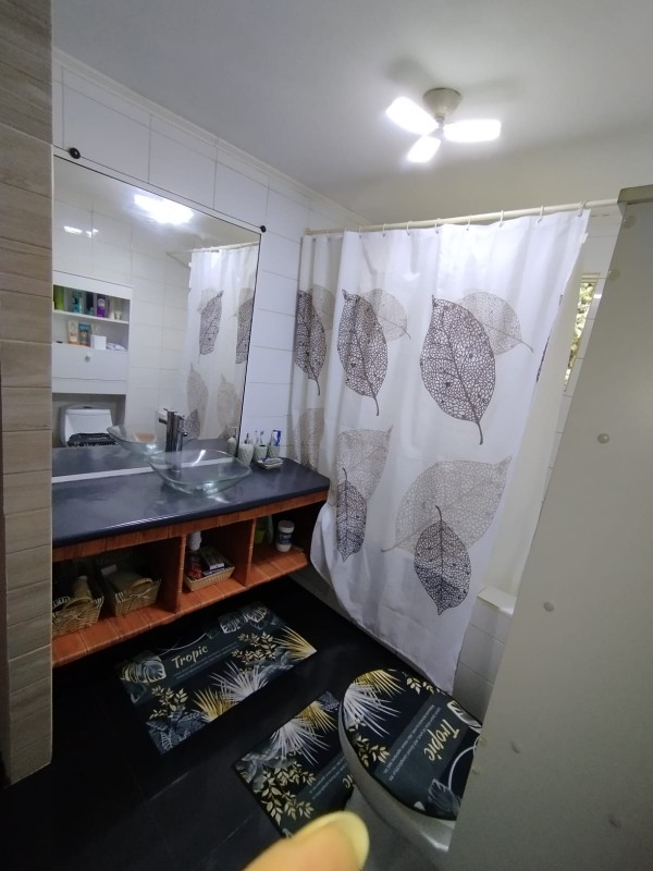 Hermosa y Amplia Casa 4D1B+E+B!!!