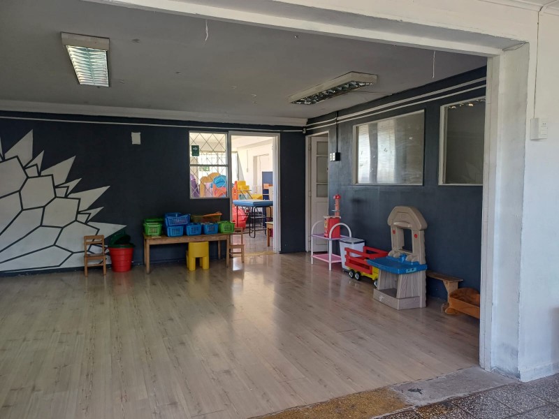 Hermosa Casa Comercial 5D3B Conchali en Venta