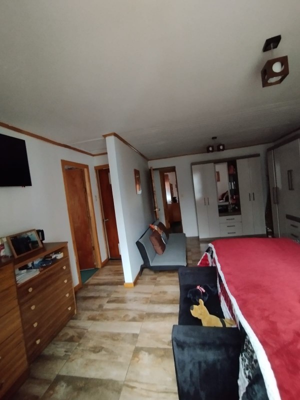 Hermosa y Amplia Casa 4D1B+E+B!!!