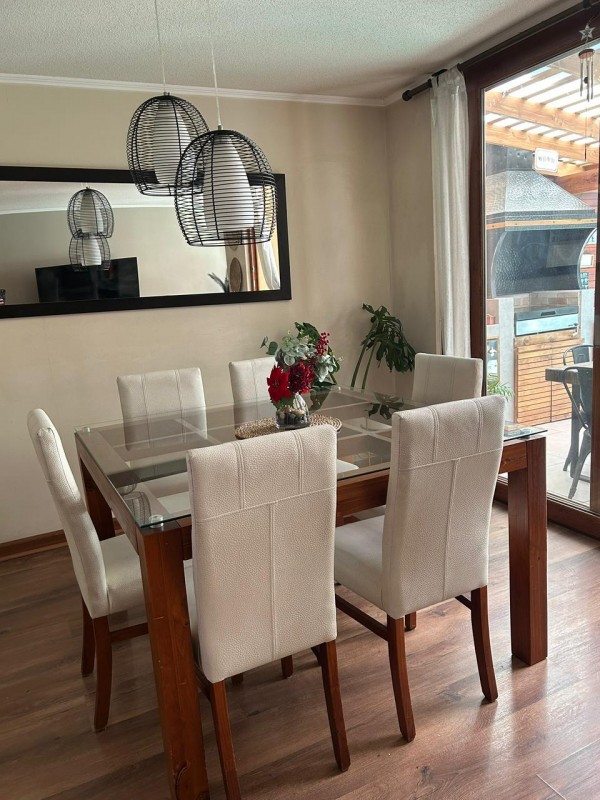 Hermosa Casa de 2 Pisos en Venta 4D3B+E!!!!
