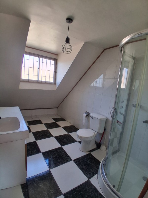 Se Arrienda Bella Casa en Segundo Piso, Quilpué