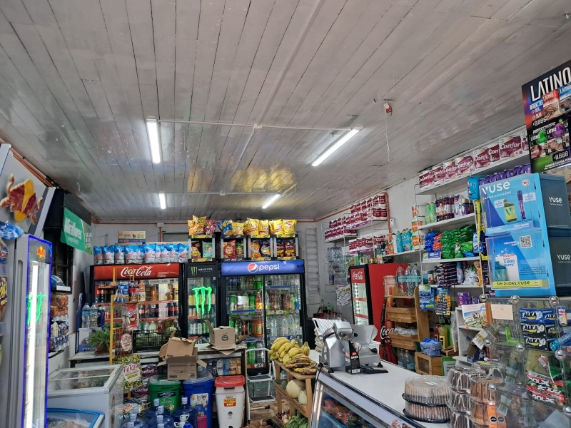 Amplia Casa Comercial