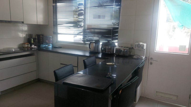 Hermosa Casa Esquina en Colina!