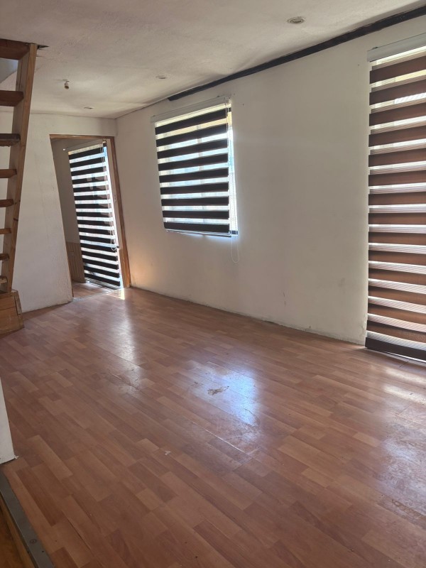 Casa Esquina 2 Pisos en Venta