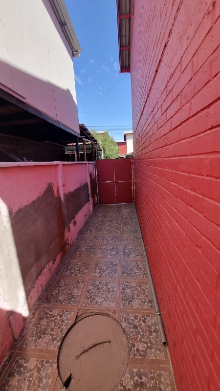 Hermosa y Amplia Casa de 2 Pisos 2D1B!!!