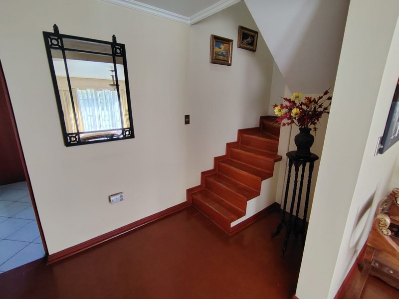 Hermosa Casa de 2 Pisos 4D4B+E+B