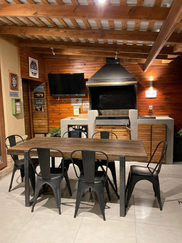 Hermosa Casa de 2 Pisos en Venta 4D3B+E!!!!