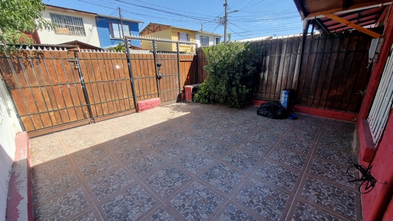 Hermosa y Amplia Casa de 2 Pisos 2D1B!!!