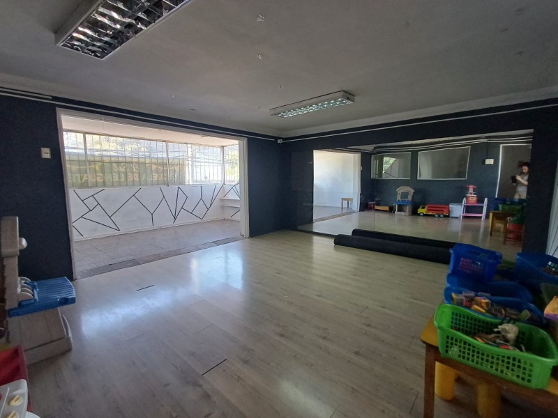 Hermosa Casa Comercial 5D3B Conchali en Venta