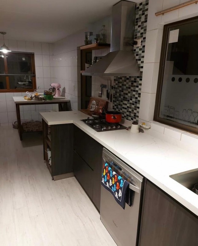 Hermosa Casa de 2 Pisos en Venta 4D3B+E!!!!