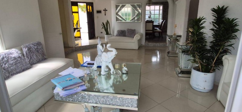 Hermosa Casa 2 Pisos en Arriendo 4D4B+E