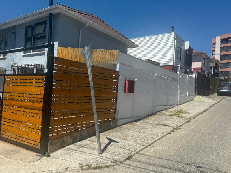 Hermosa Casa Esquina Ubicada en Sector Altos de Miramar 3D1B