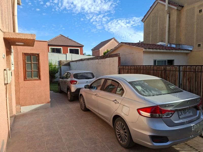 Hermosa Casa en Micro Barrio Con Porton Interno!!!