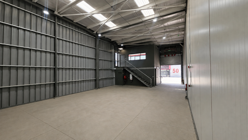 Bodega Nueva en Renca Con Oficinas, Seguridad y Conectada