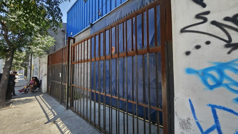 Galpón Con Oficinas y Acceso para Camión Liviano en Santiago