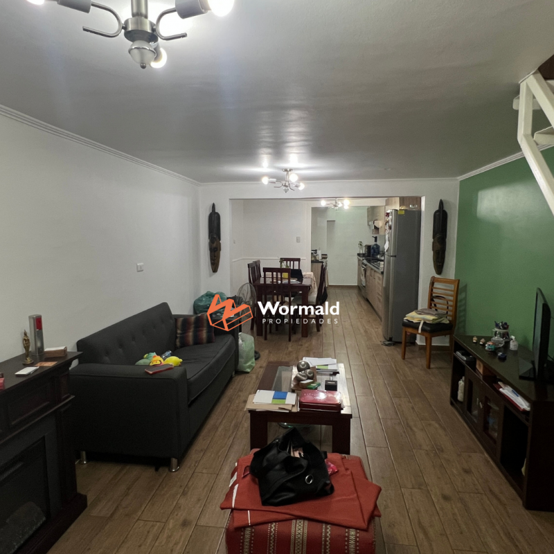 Casa de Tres Pisos en Excelente Ubicación