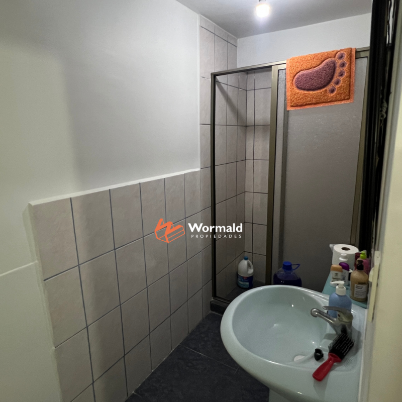Casa de Tres Pisos en Excelente Ubicación
