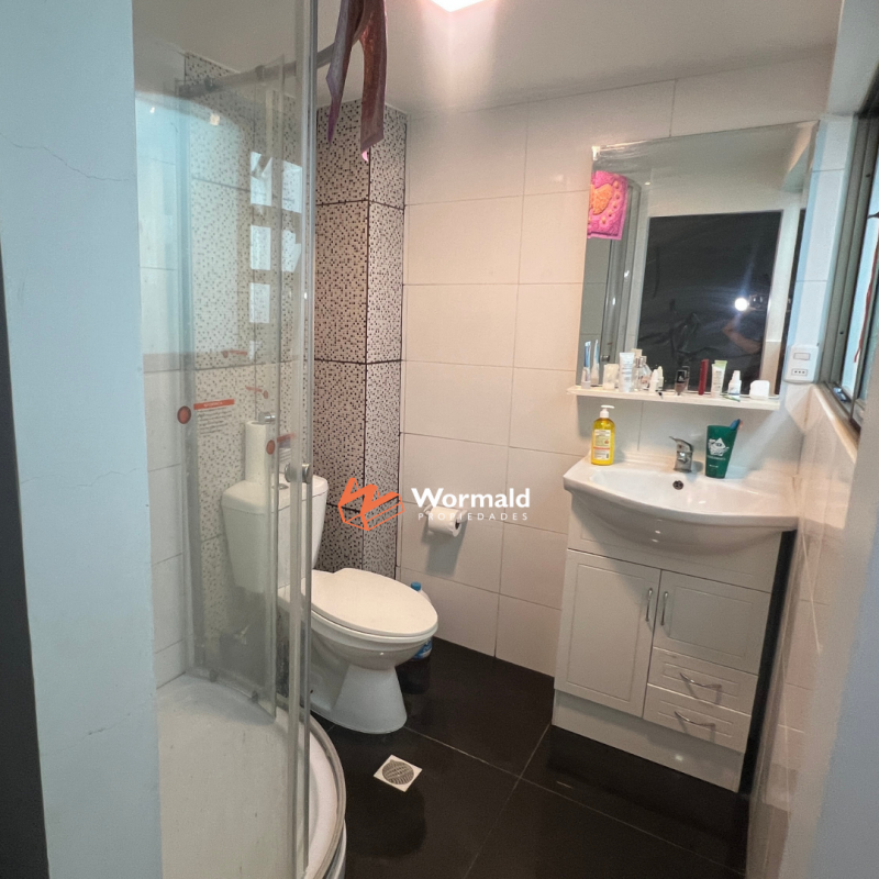 Casa de Tres Pisos en Excelente Ubicación