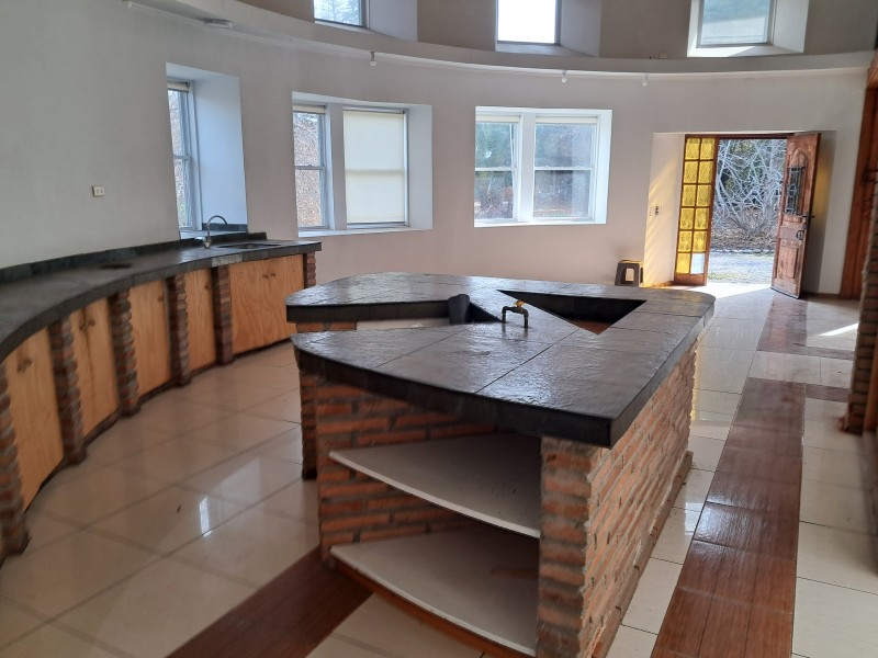 Parcela Con Amplia Casa en Condominio Cerrado