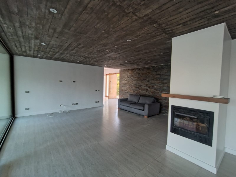 Preciosa Casa Mediterránea en Exclusivo Condominio Lonquén