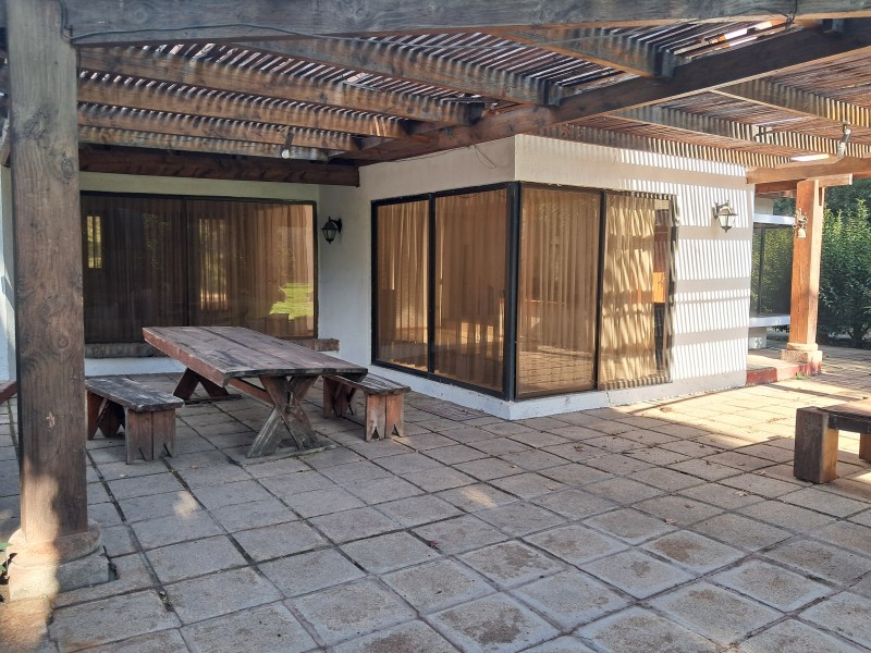 Hermosa Parcela Con Amplia Casa Con Piscina en Condominio