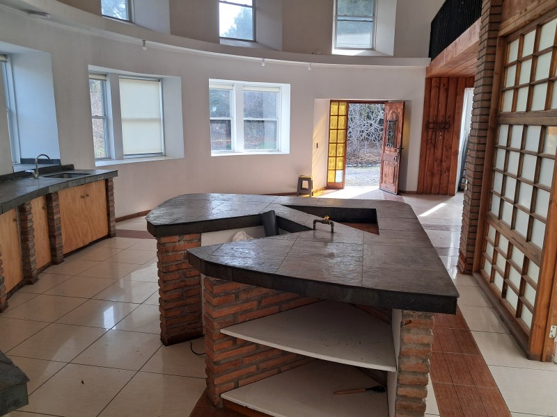 Parcela Con Amplia Casa en Condominio Cerrado