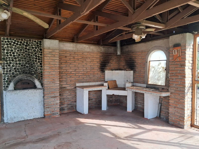 Parcela Con Amplia Casa en Condominio Cerrado
