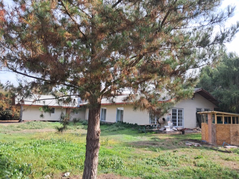 Parcela Con Amplia Casa en Condominio Cerrado