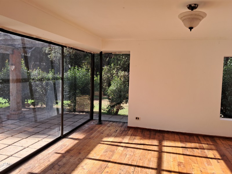 Hermosa Parcela Con Amplia Casa Con Piscina en Condominio