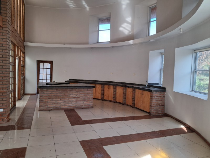 Parcela Con Amplia Casa en Condominio Cerrado