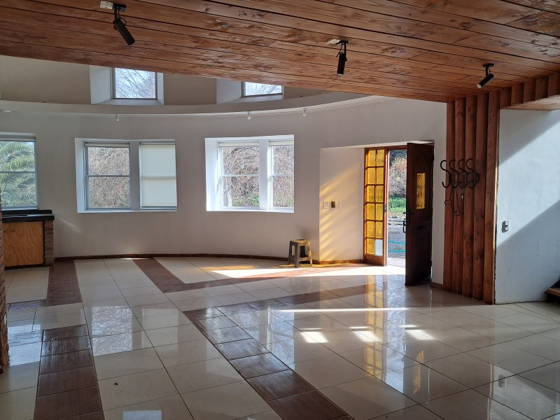 Parcela Con Amplia Casa en Condominio Cerrado