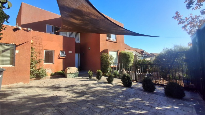 Fotografía de Hermosa y Amplia Casa en Zona Residencial. Alto Macul