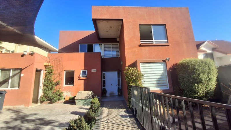 Hermosa y Amplia Casa en Zona Residencial. Alto Macul