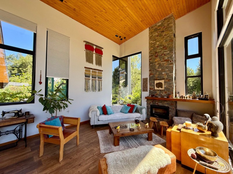 Magnífica Casa en Reserva Nativa Pedregoso de Villarrica