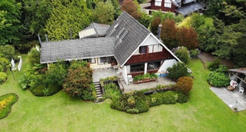 Propiedad 50 Mts Orilla Lago Villarrica, 4 Casas y 12.700 M2