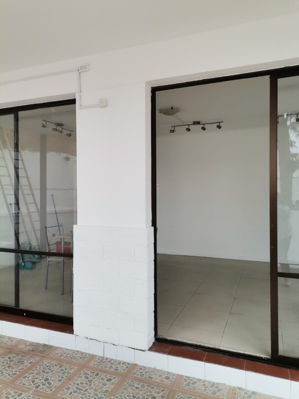 Excelente Propiedad Con Uso Comercial