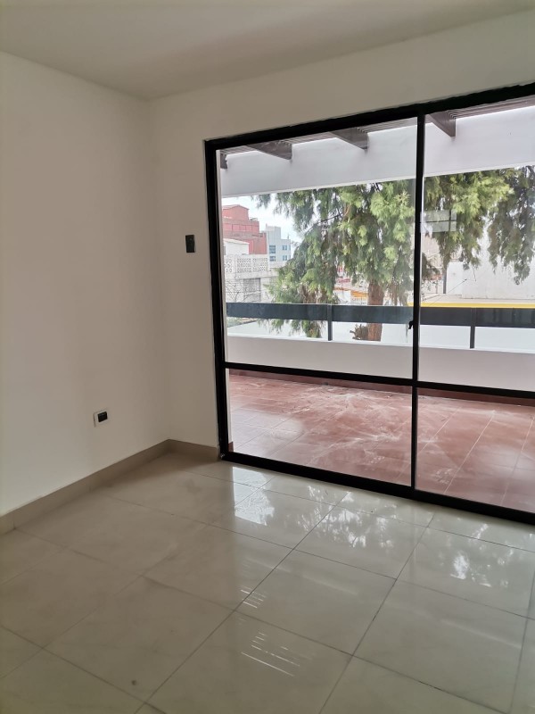 Excelente Propiedad Con Uso Comercial