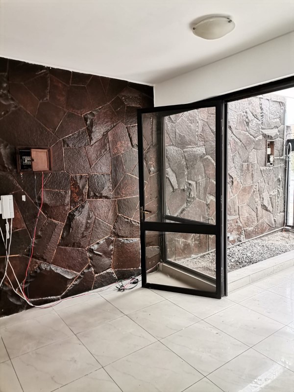 Excelente Propiedad Con Uso Comercial