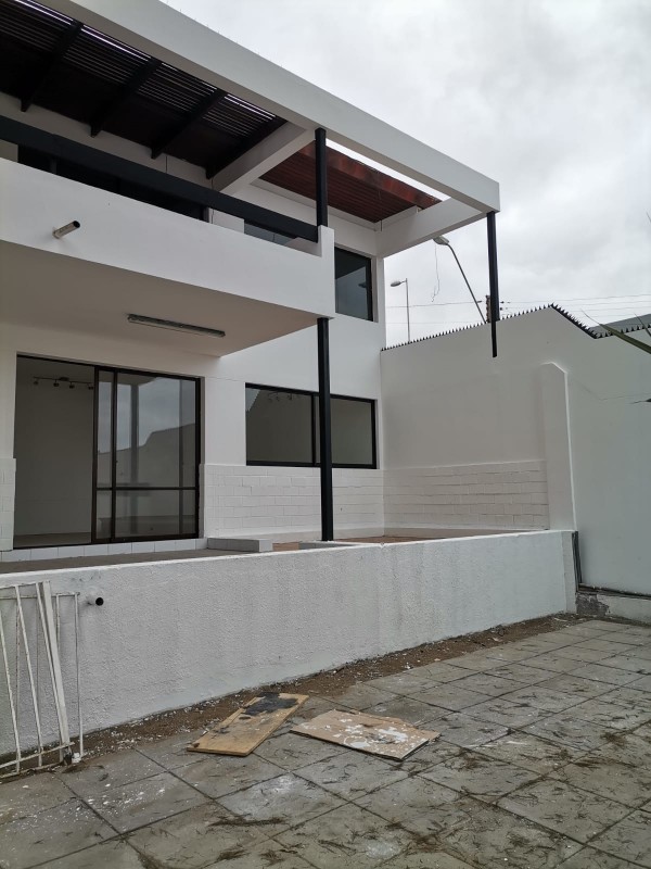 Excelente Propiedad Con Uso Comercial