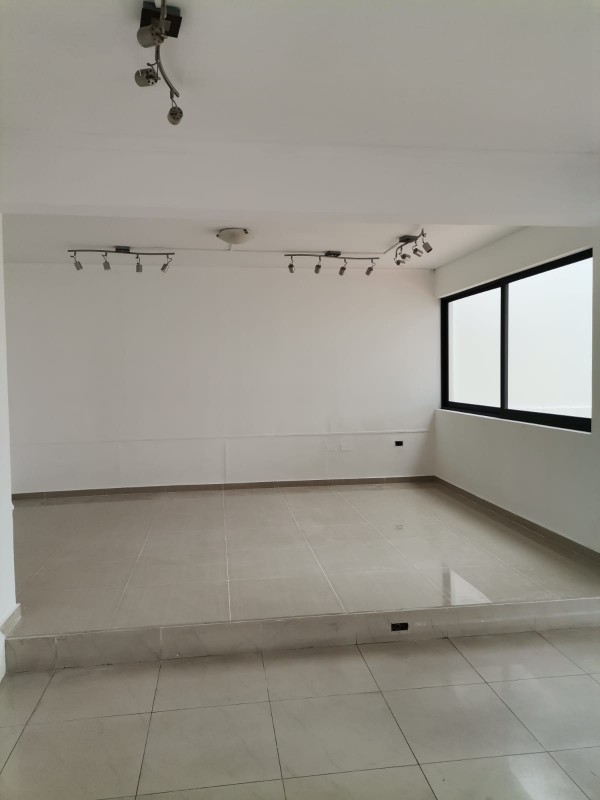 Excelente Propiedad Con Uso Comercial