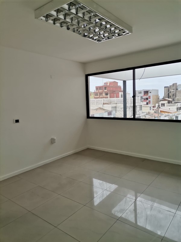 Excelente Propiedad Con Uso Comercial