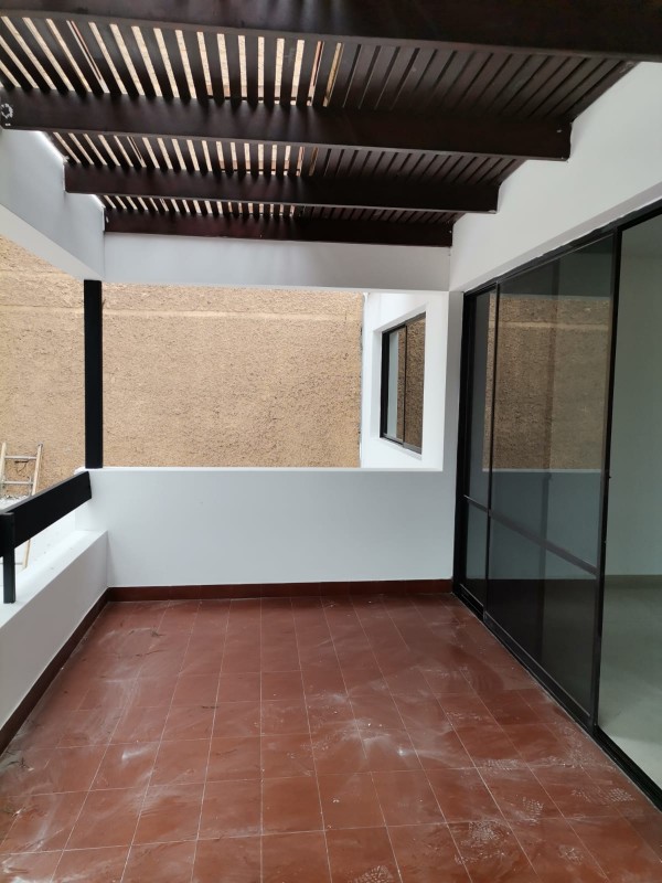 Excelente Propiedad Con Uso Comercial