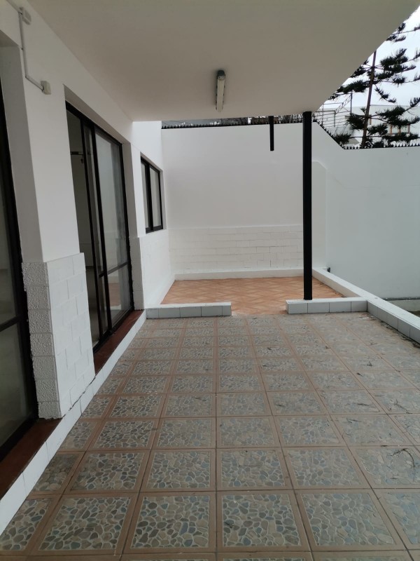 Excelente Propiedad Con Uso Comercial