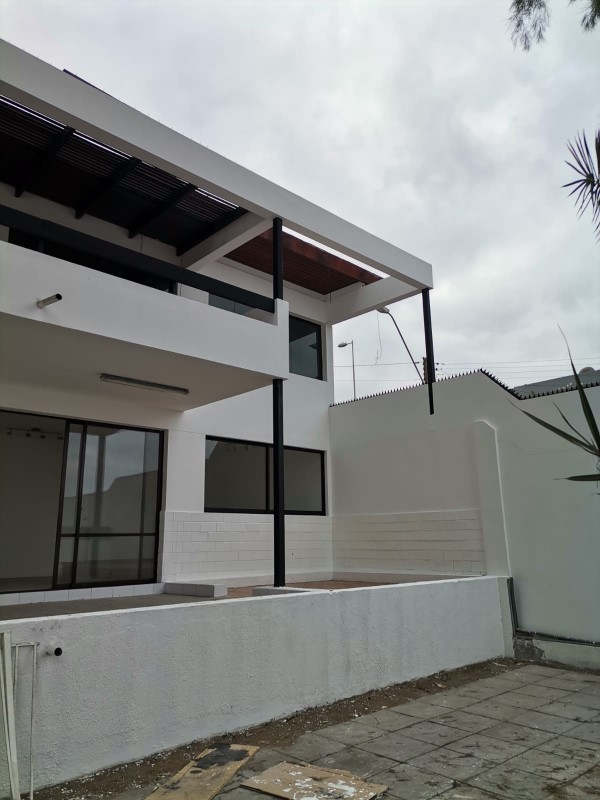 Excelente Propiedad Con Uso Comercial