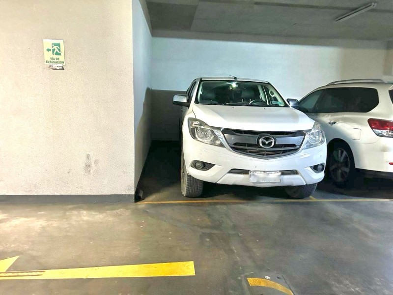 Cómodo Estacionamiento y Buena Ubicación San Miguel